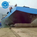 navio que lança airbags marinhos para o barco da barca do salvamento do salvamento
